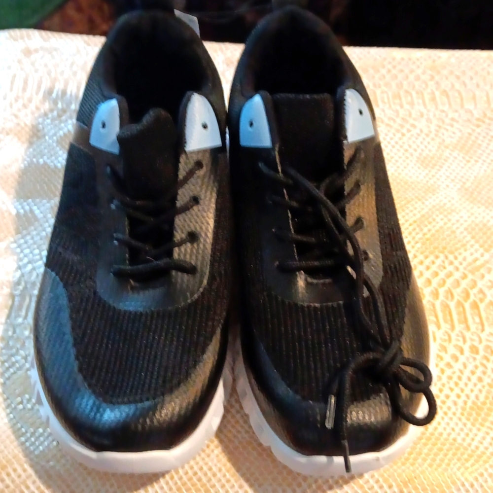 Size 10 Rouge Helium color blue/black/white new with tag - Picture 1 of 9